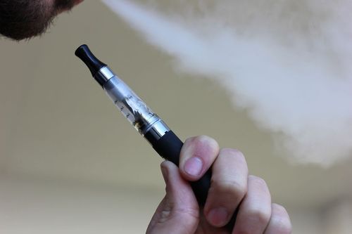 電子煙危機 美國數千例神秘肺病與39起死亡事件的警示